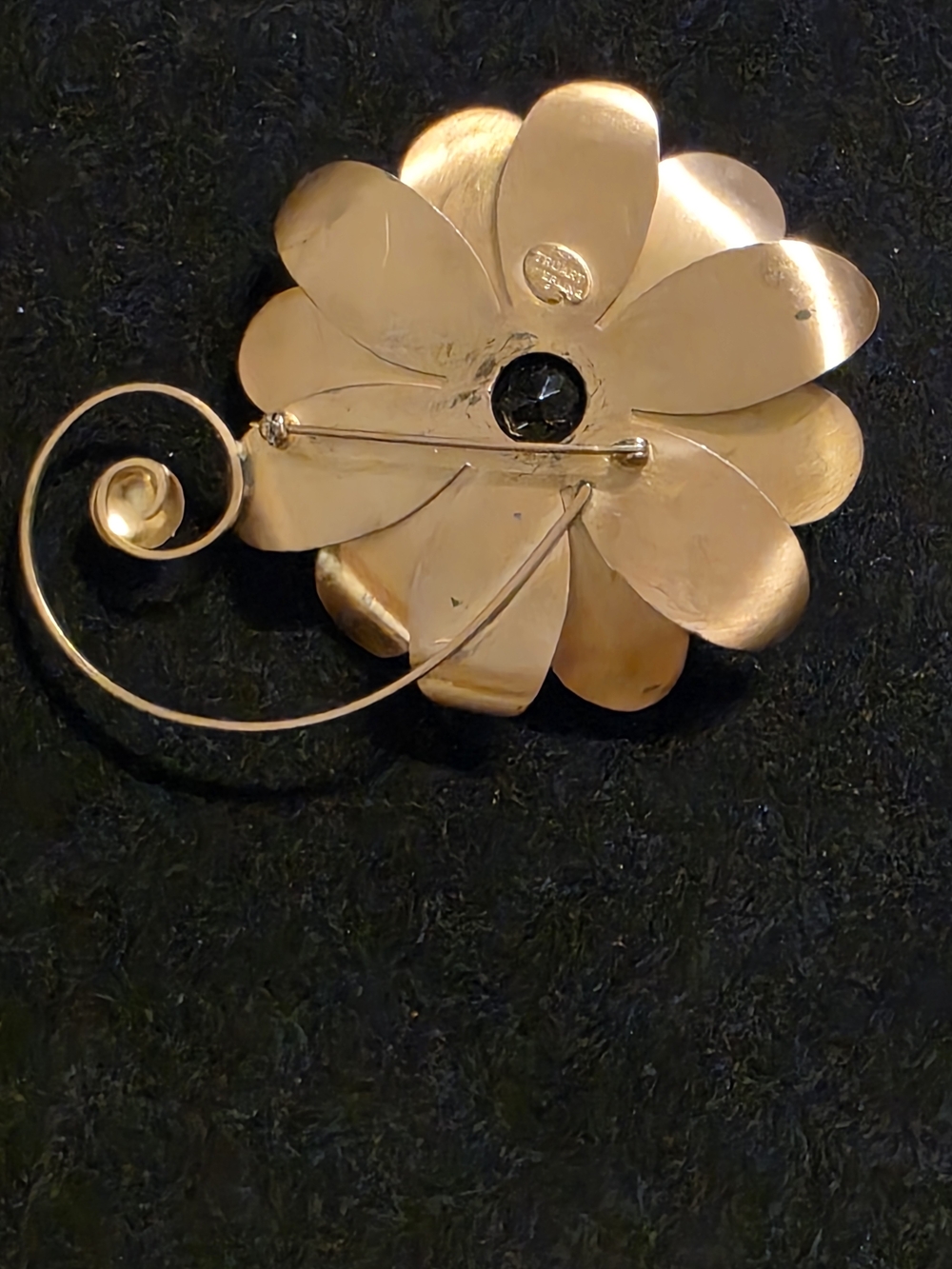 Gold Flower Brooch with Deep Blue Center Stone - Picture 4 of 4